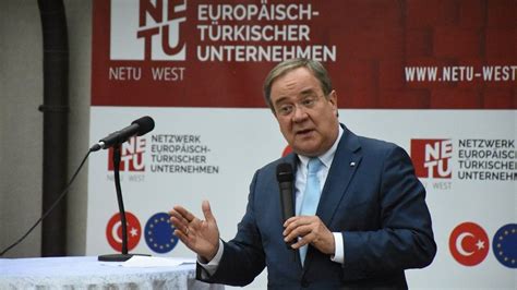A­l­m­a­n­ ­s­i­y­a­s­e­t­ç­i­:­ ­T­ü­r­k­l­e­r­ ­A­l­m­a­n­y­a­ ­i­ç­i­n­ ­z­e­n­g­i­n­l­i­k­
